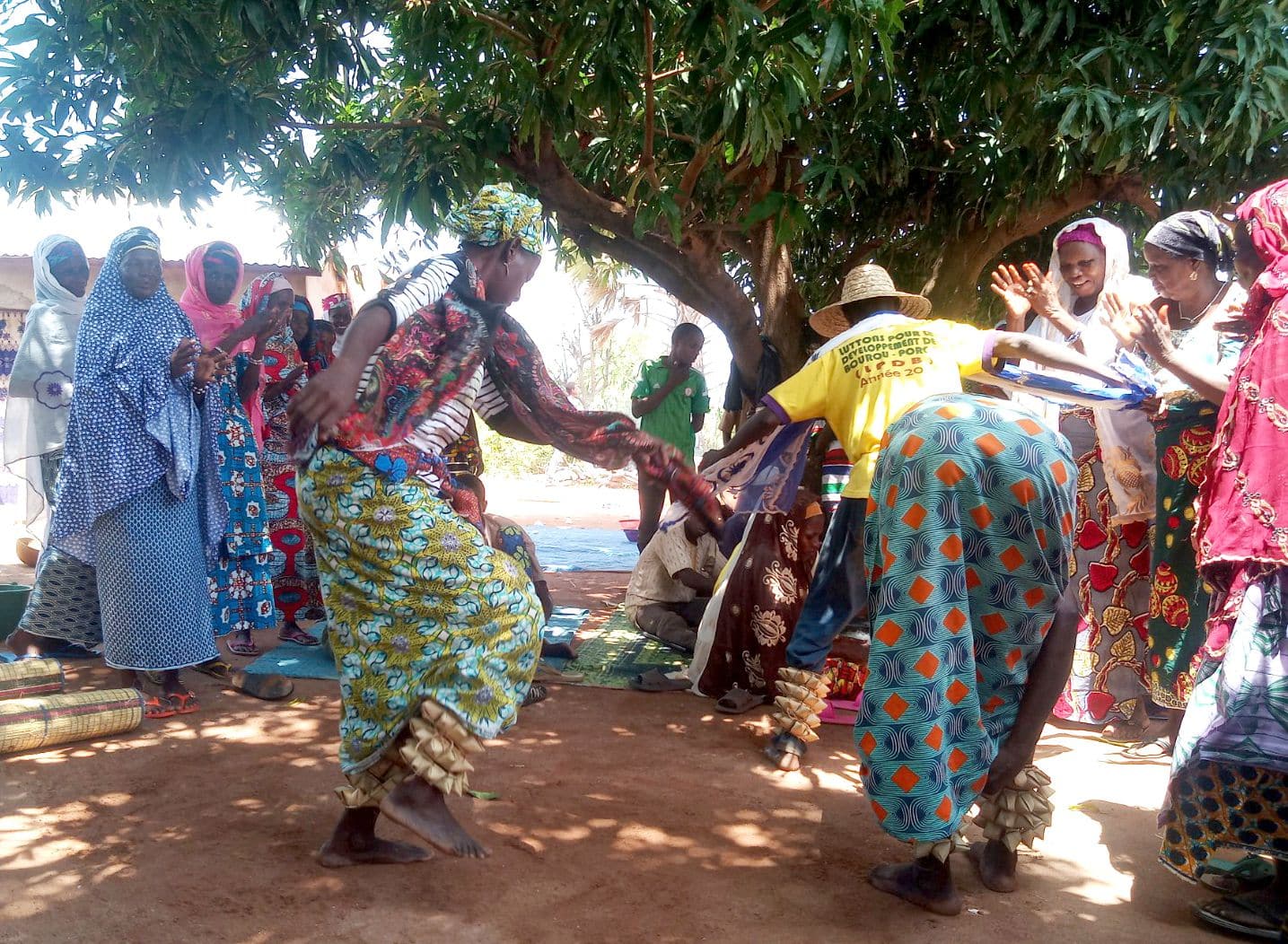 NORTH_BENIN_PEULH_dancing_Web Peulh people dancing
